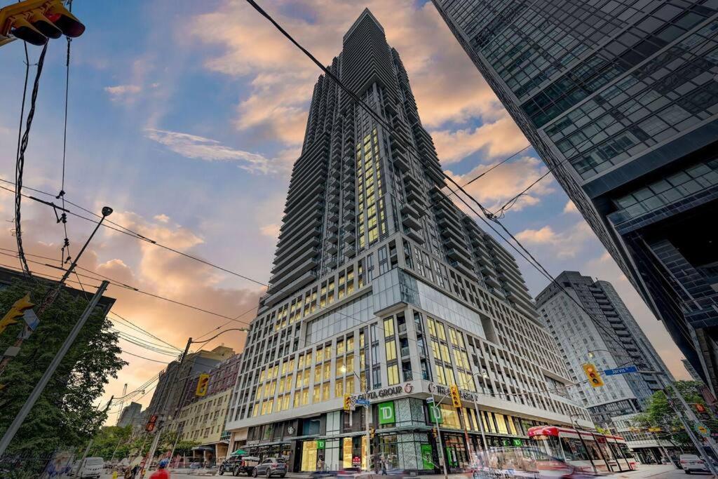 Elegant Condo Near Eaton Centre Mall Toronto Esterno foto